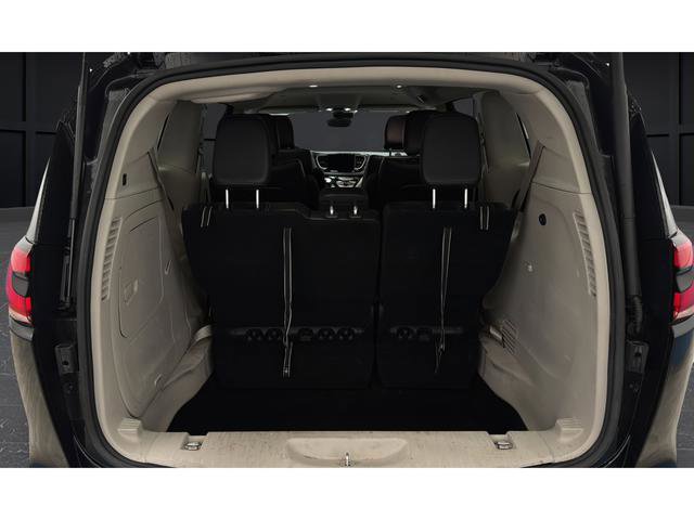 Used 2023 Chrysler Pacifica Touring-L FWD image 26