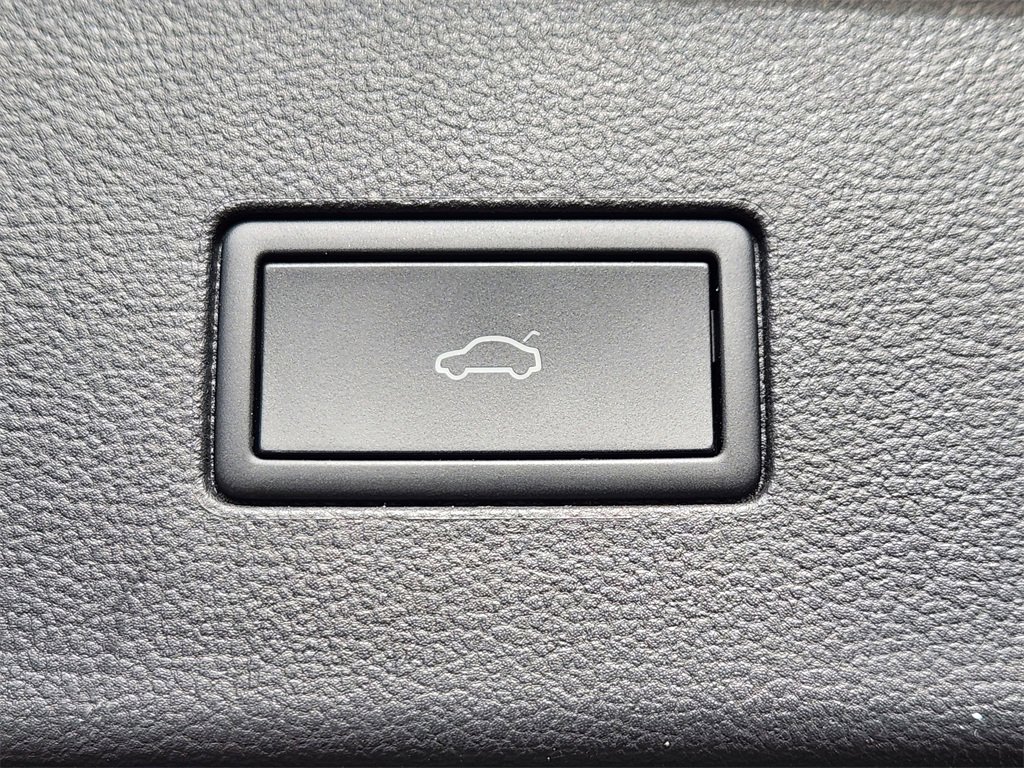 Used 2025 Volkswagen Atlas Peak Edition SE image 22