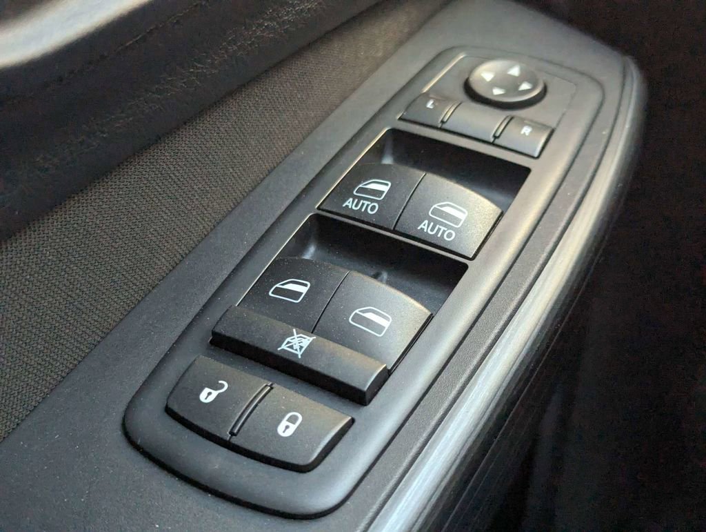 Used 2016 Jeep Cherokee Latitude w/ Comfort/Convenience Group image 24