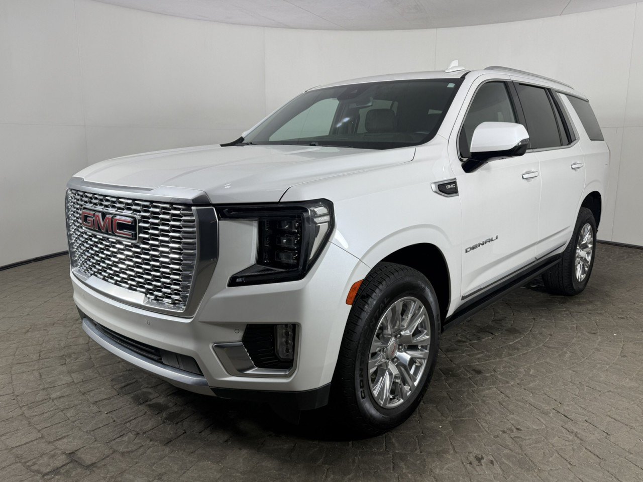 Used 2023 GMC Yukon Denali AWD/4WD image 3
