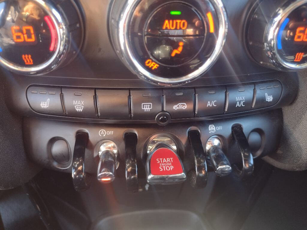 Used 2019 MINI Cooper 4-Door Hardtop w/ Storage Package image 11