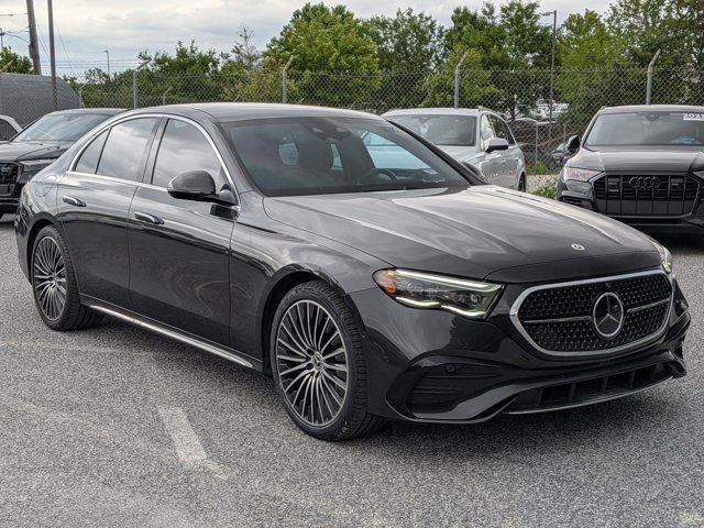 Used 2024 Mercedes-Benz E 350 4MATIC Sedan image 3
