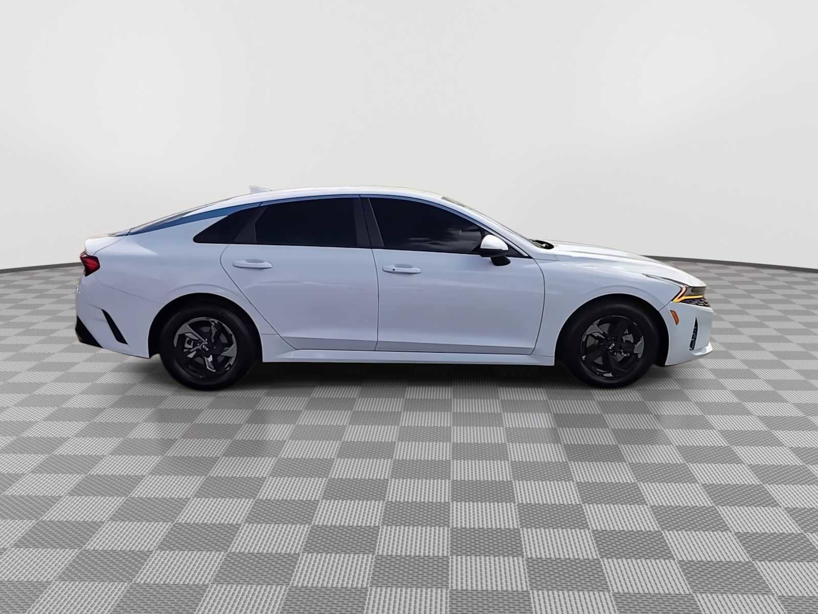 Used 2021 Kia K5 LXS image 9