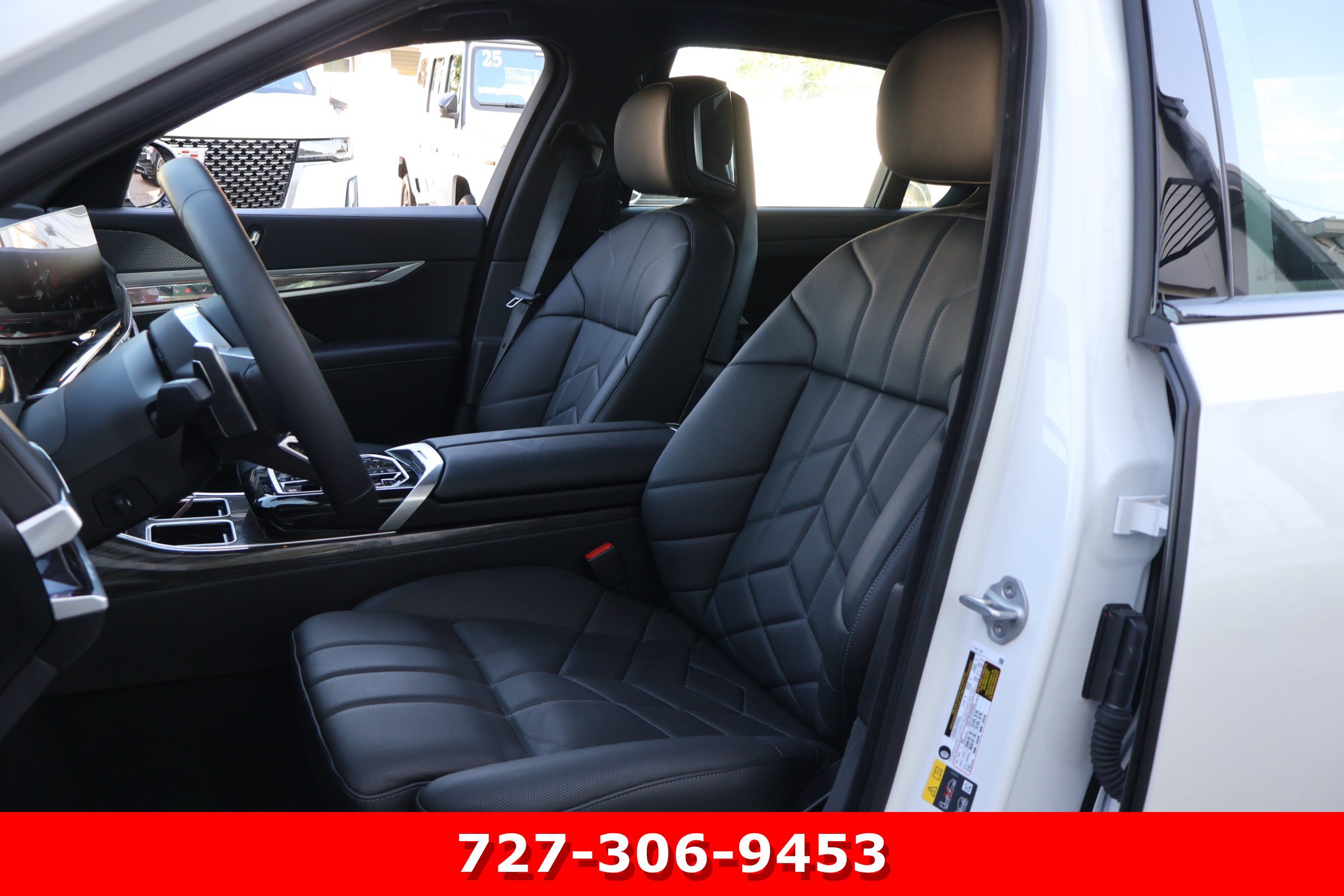 Used 2026 BMW 750e xDrive w/ Luxury Rear Seating Package AWD/4WD image 2