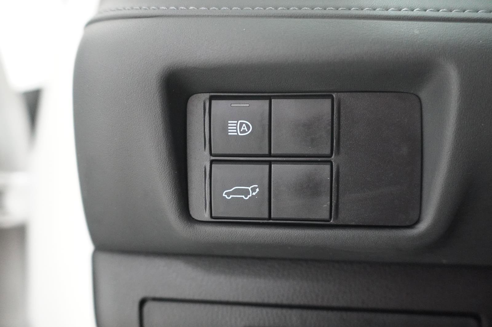 Used 2020 Toyota Highlander XLE FWD image 16