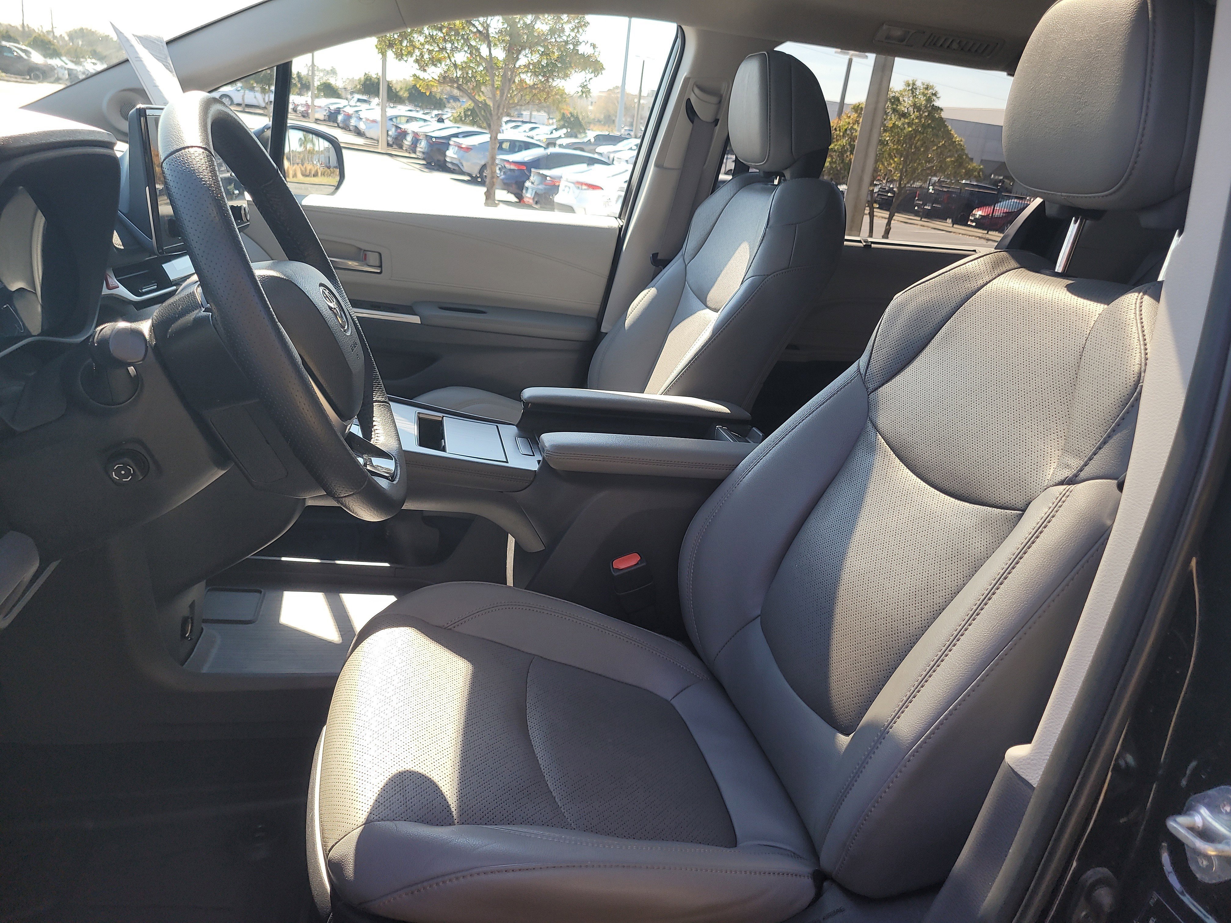 Certified 2023 Toyota Sienna Limited image 20