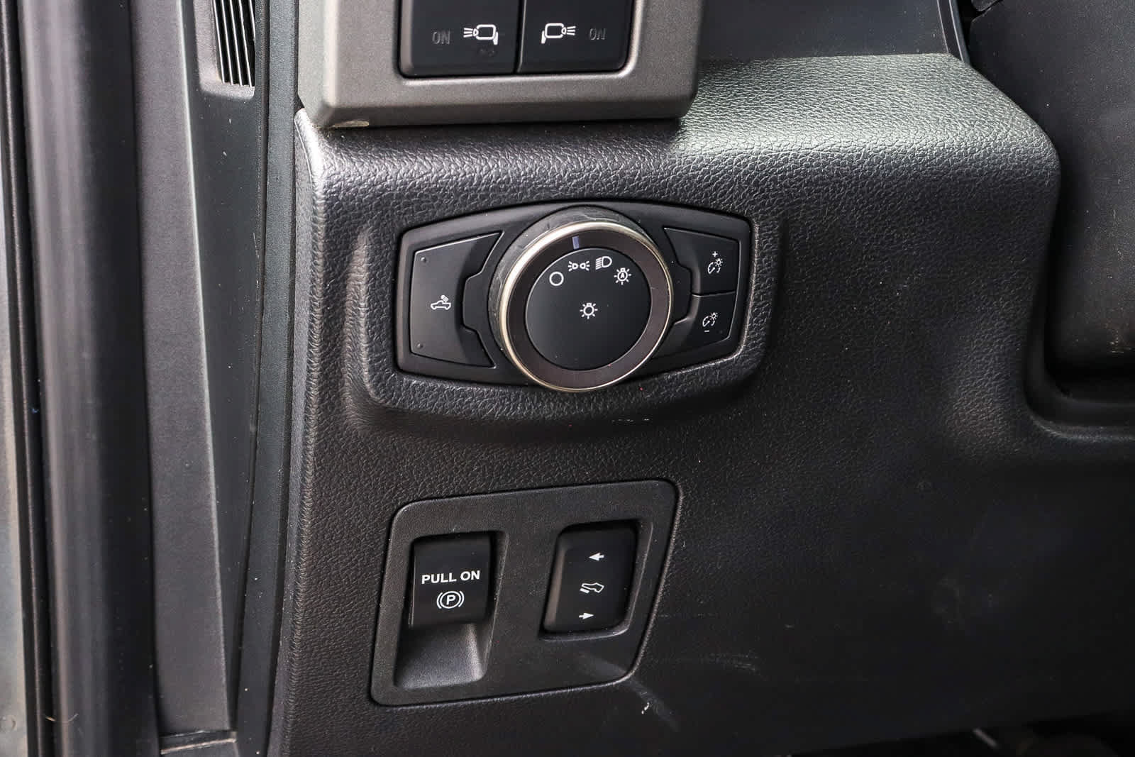 Used 2019 Ford F150 Raptor w/ Equipment Group 802A Luxury AWD/4WD image 35