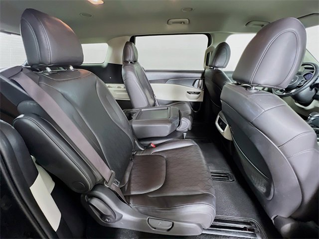 Used 2024 Kia Carnival LX image 40