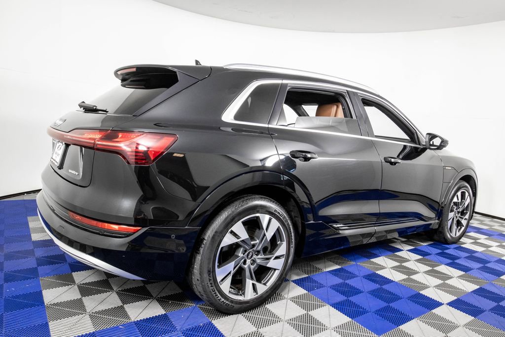 Used 2022 Audi e-tron Premium Plus w/ Premium Plus Package image 5