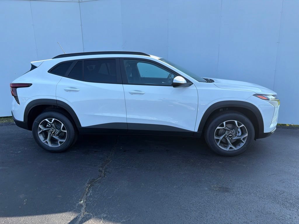 New 2026 Chevrolet Trax LT FWD image 2