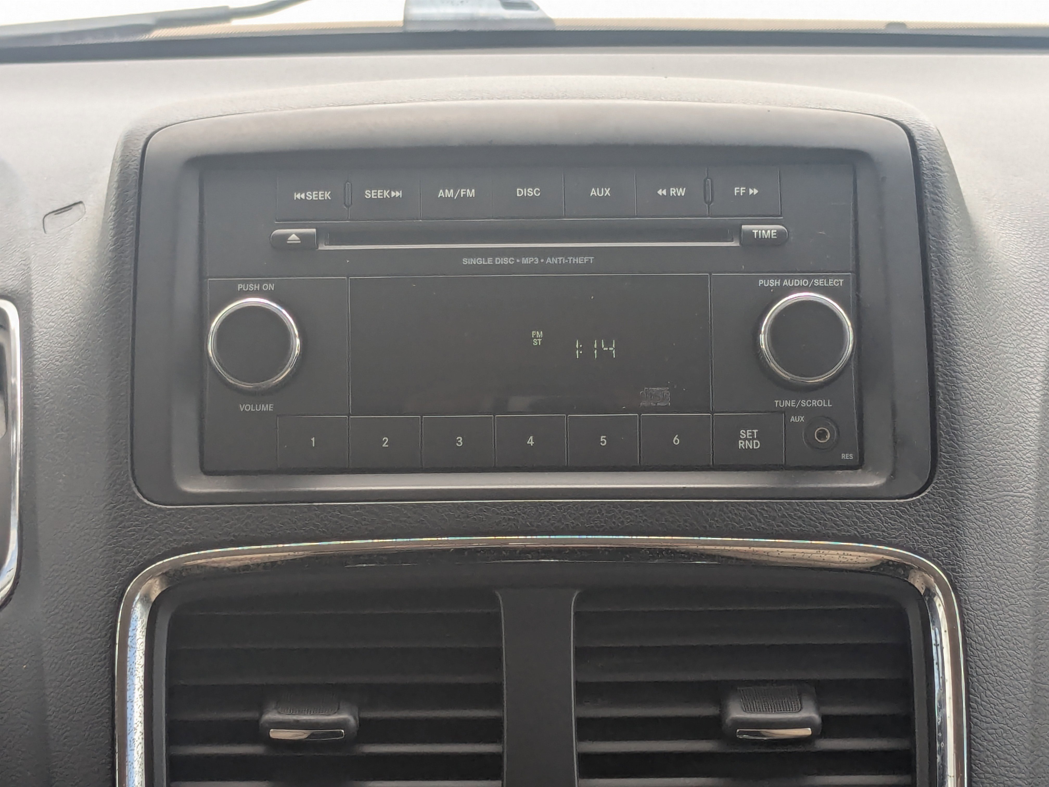 Used 2014 Dodge Grand Caravan American Value Package FWD image 21