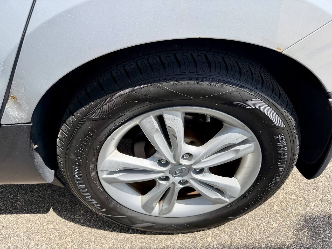Used 2011 Hyundai Tucson GLS AWD/4WD image 16
