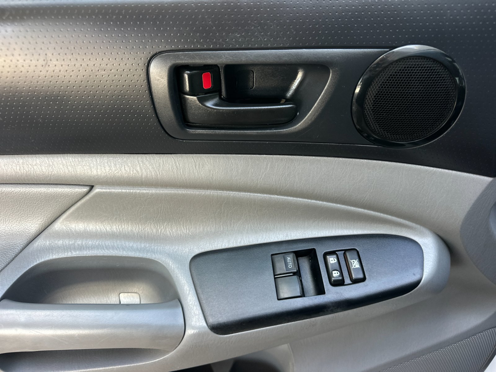 Used 2014 Toyota Tacoma 2WD Access Cab w/ Convenience Package image 10