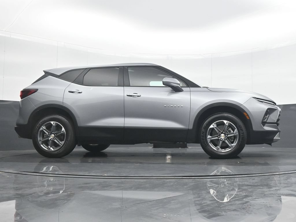 Used 2025 Chevrolet Blazer LT FWD image 31