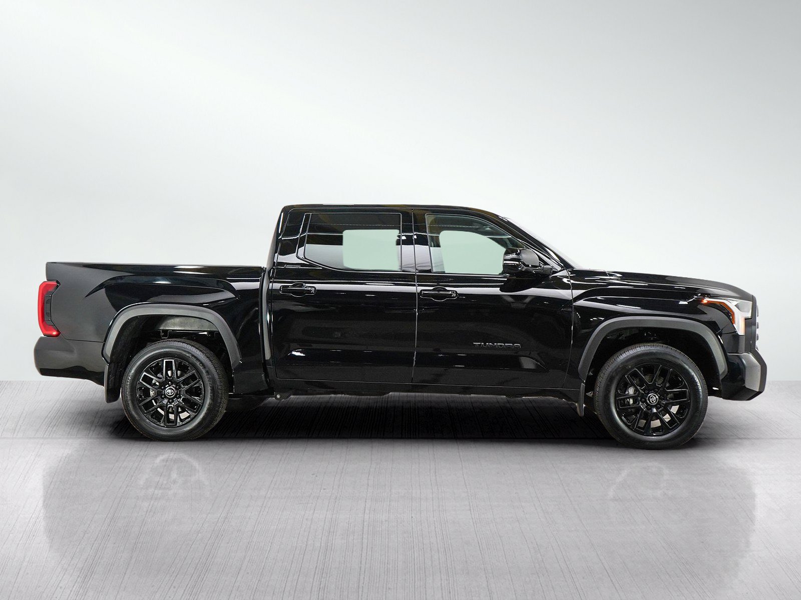 Used 2025 Toyota Tundra Limited AWD/4WD image 8