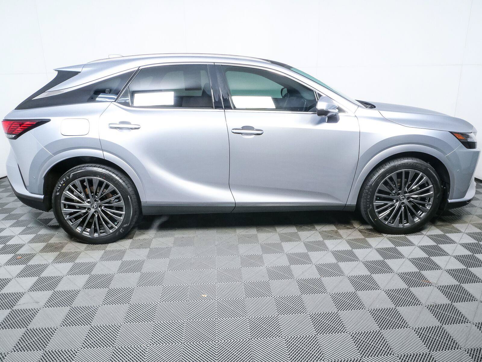 Used 2026 Lexus RX 450h AWD w/ Convenience Package image 2
