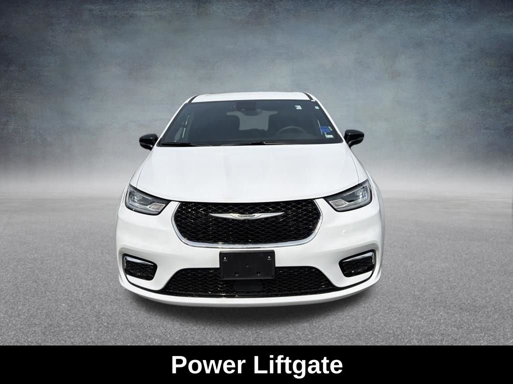 Used 2025 Chrysler Pacifica Select image 10