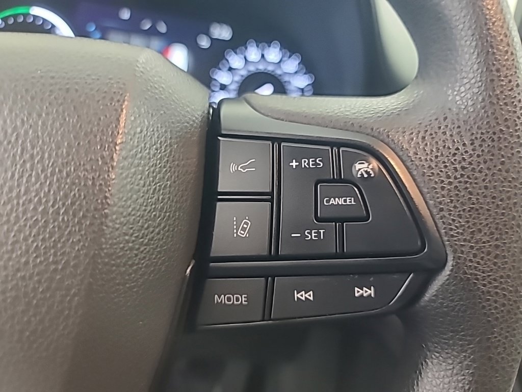 Used 2025 Toyota Sienna LE FWD image 34