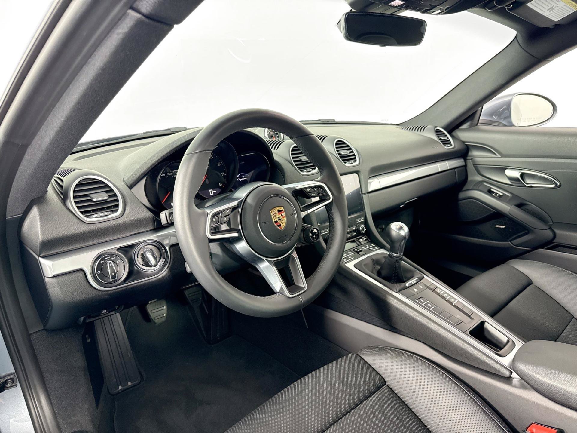 Used 2025 Porsche 718 Cayman RWD image 9