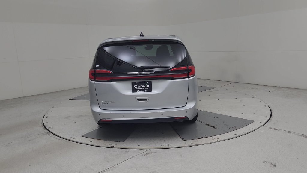 Certified 2024 Chrysler Pacifica Touring-L FWD image 15