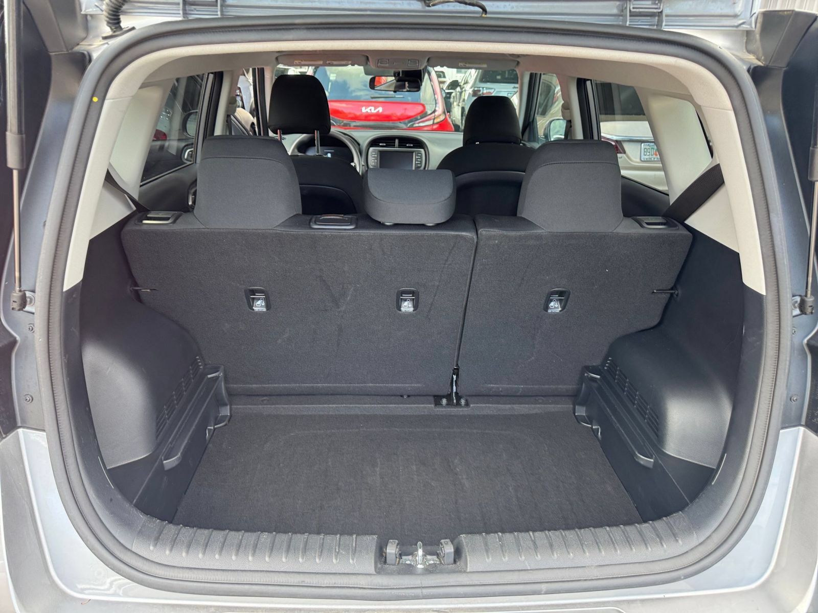 Used 2025 Kia Soul LX w/ LX Technology Package FWD image 29