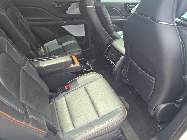 Used 2025 Lincoln Aviator Black Label w/ Jet Appearance Package AWD/4WD image 13