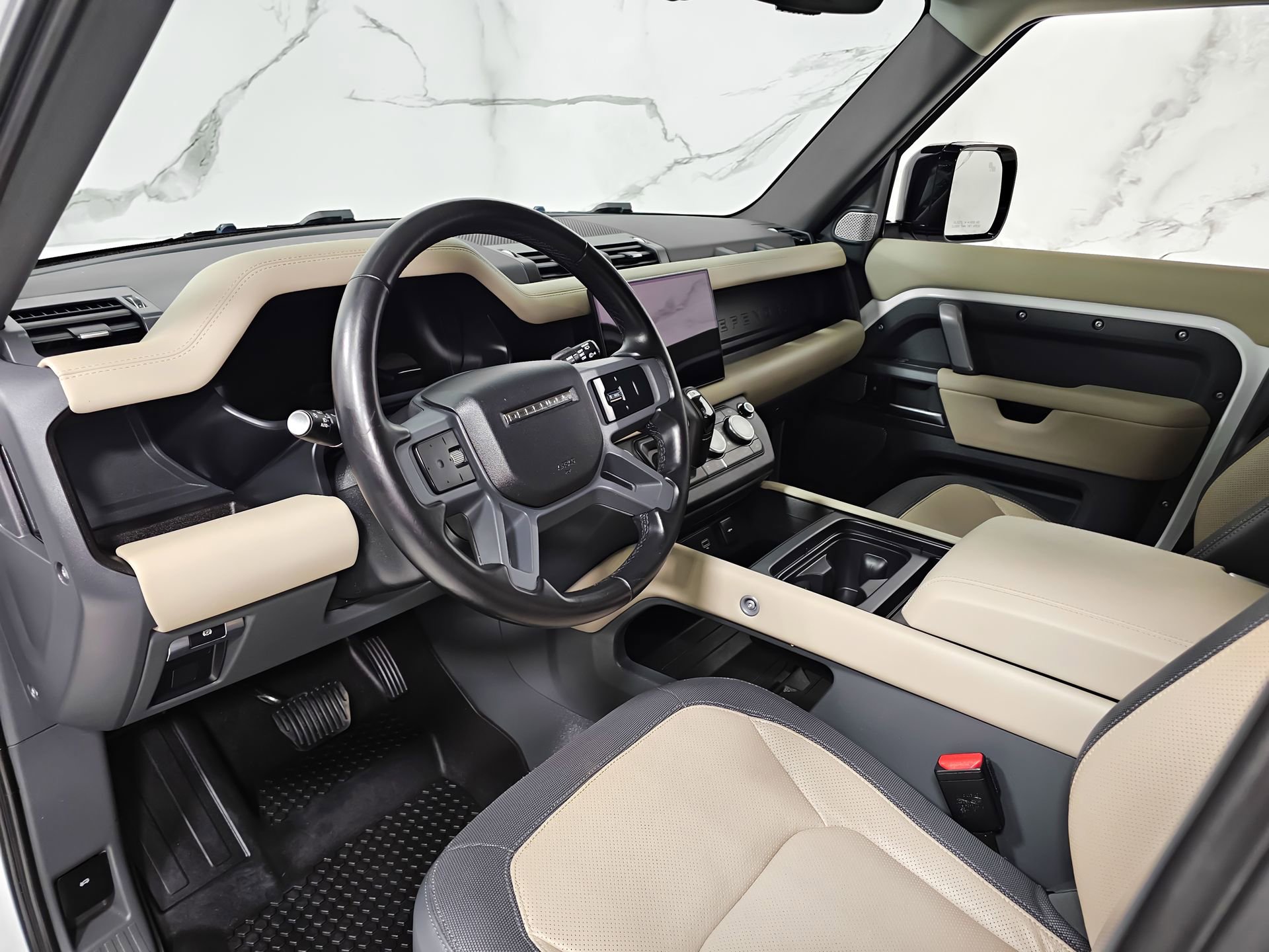 Used 2024 Land Rover Defender 130 X-Dynamic SE AWD/4WD image 28