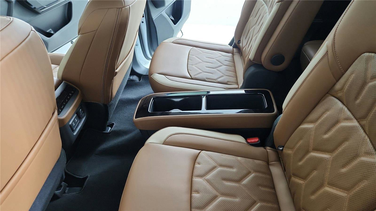 New 2026 Nissan Pathfinder Platinum AWD/4WD image 17