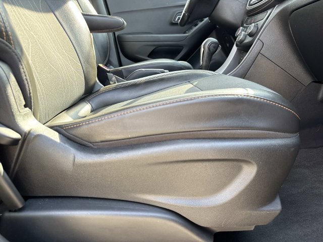 Used 2019 Chevrolet Trax LT w/ LT Convenience Package FWD image 11