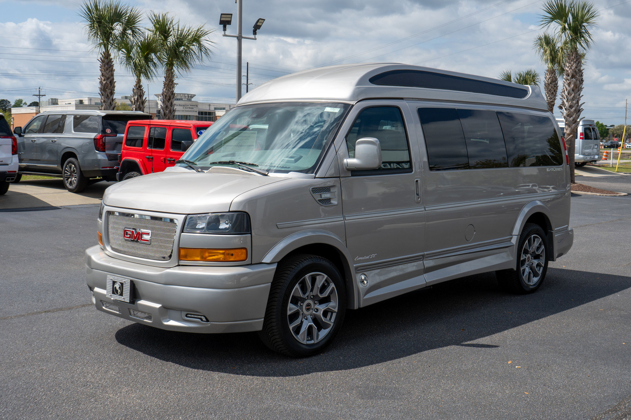 New 2026 GMC Savana 2500 w/ Driver Convenience Package image 7