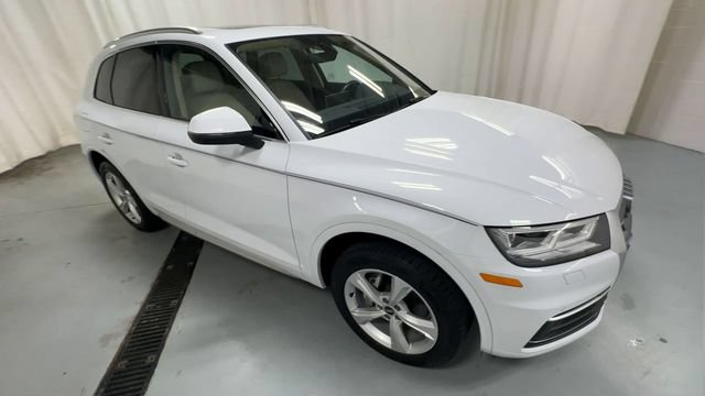 Used 2020 Audi Q5 2.0T Premium Plus w/ Premium Plus Package AWD/4WD image 2