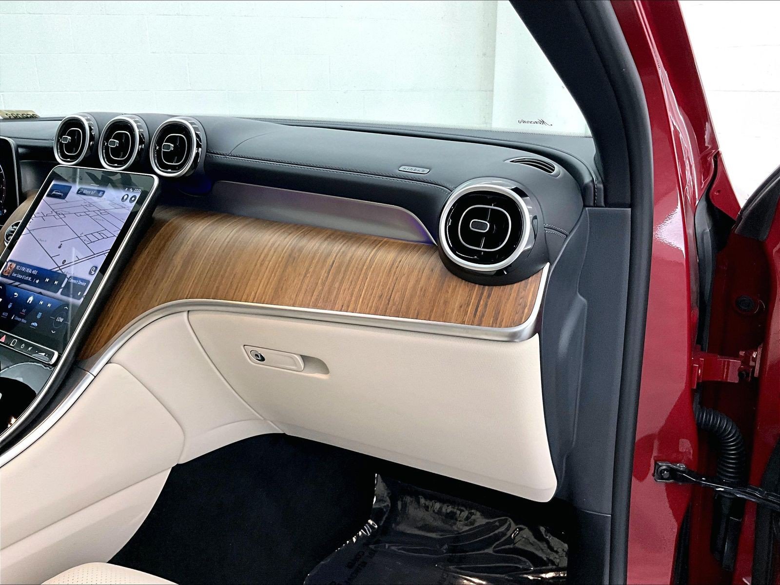 Certified 2024 Mercedes-Benz GLC 300 image 20