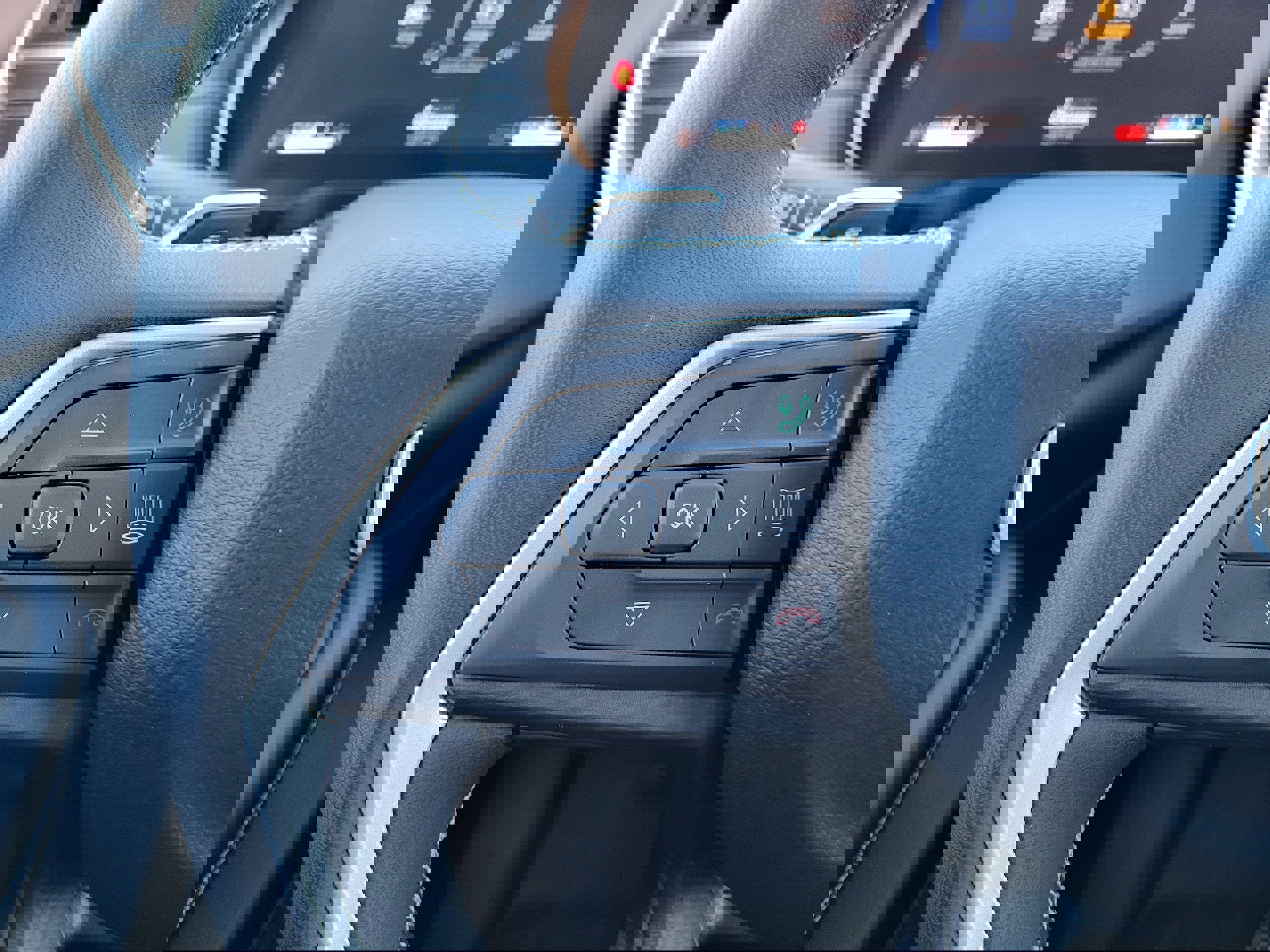 Used 2023 Jeep Grand Cherokee Laredo w/ Luxury Tech Group I image 16