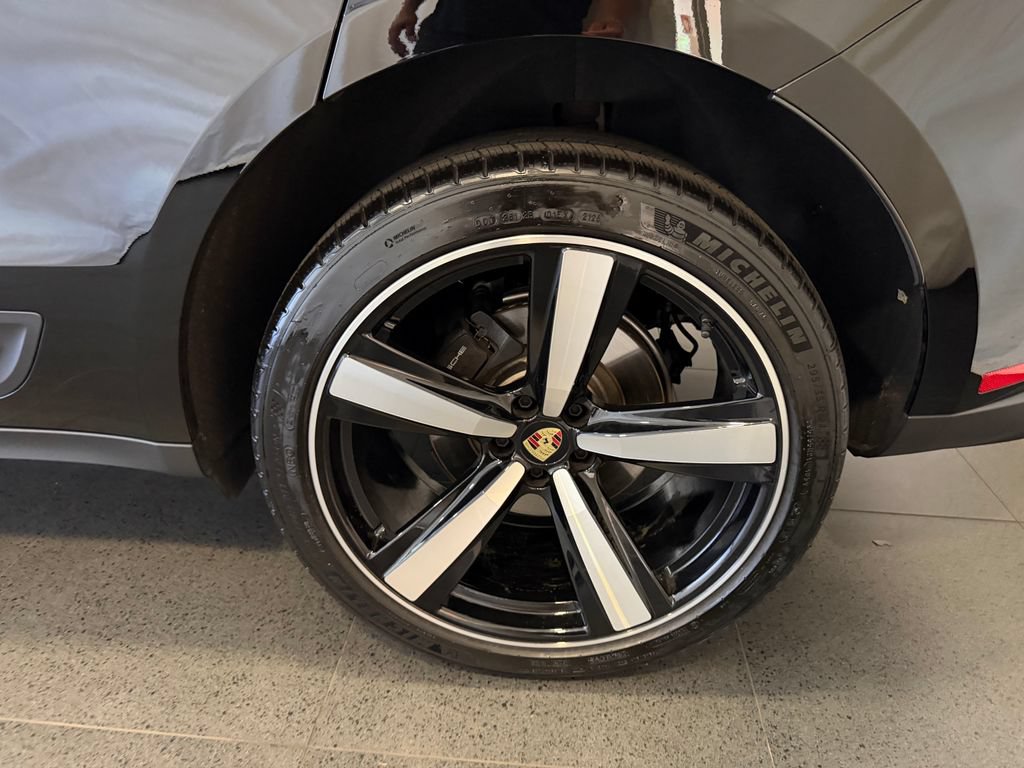 Certified 2026 Porsche Macan AWD/4WD image 11