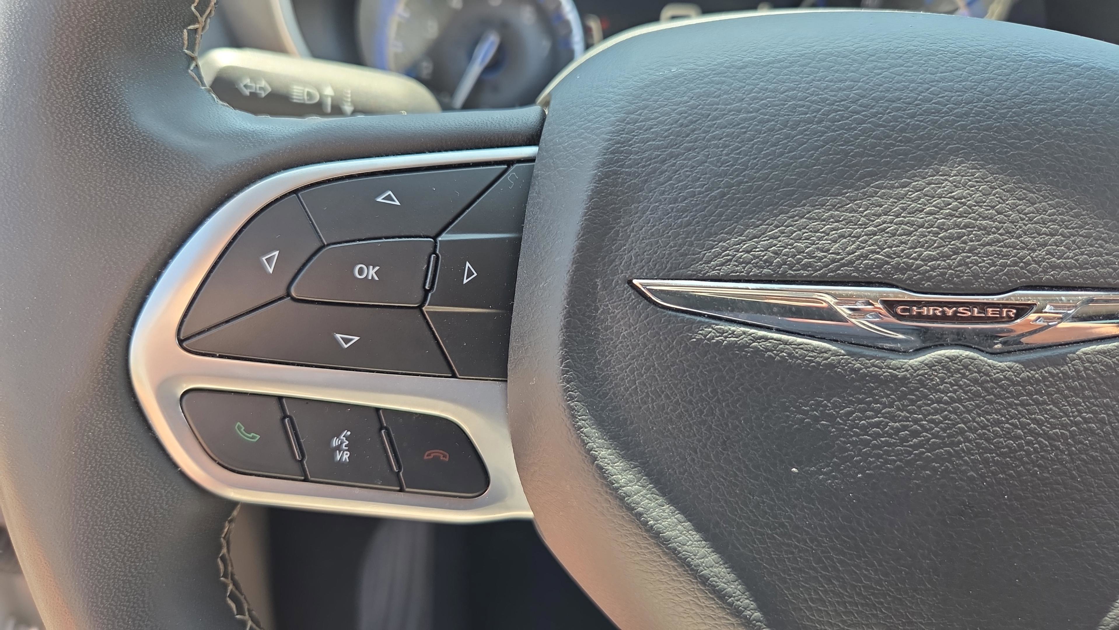 Used 2024 Chrysler Pacifica Touring-L image 15