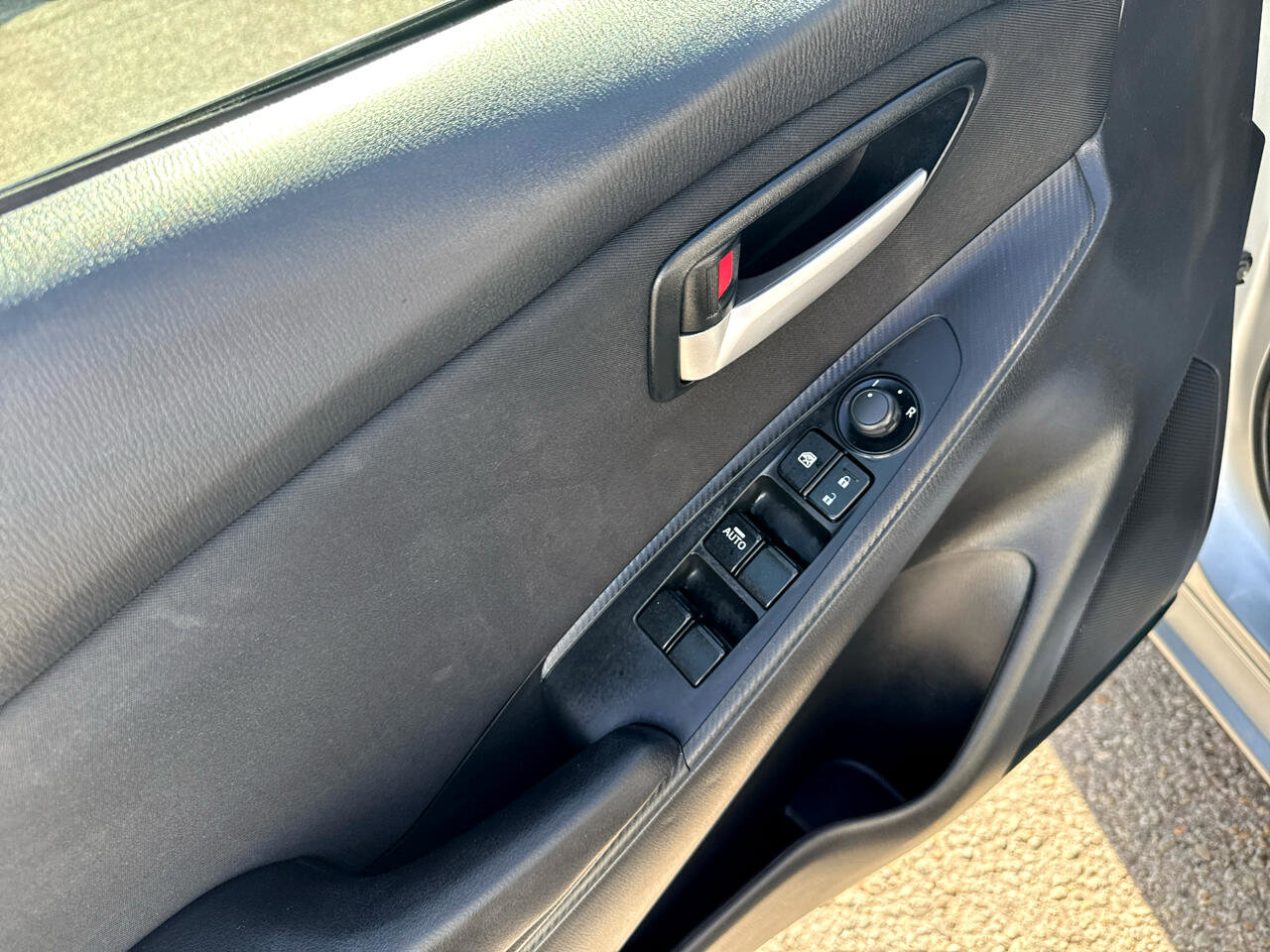 Used 2019 Toyota Yaris Sedan image 12