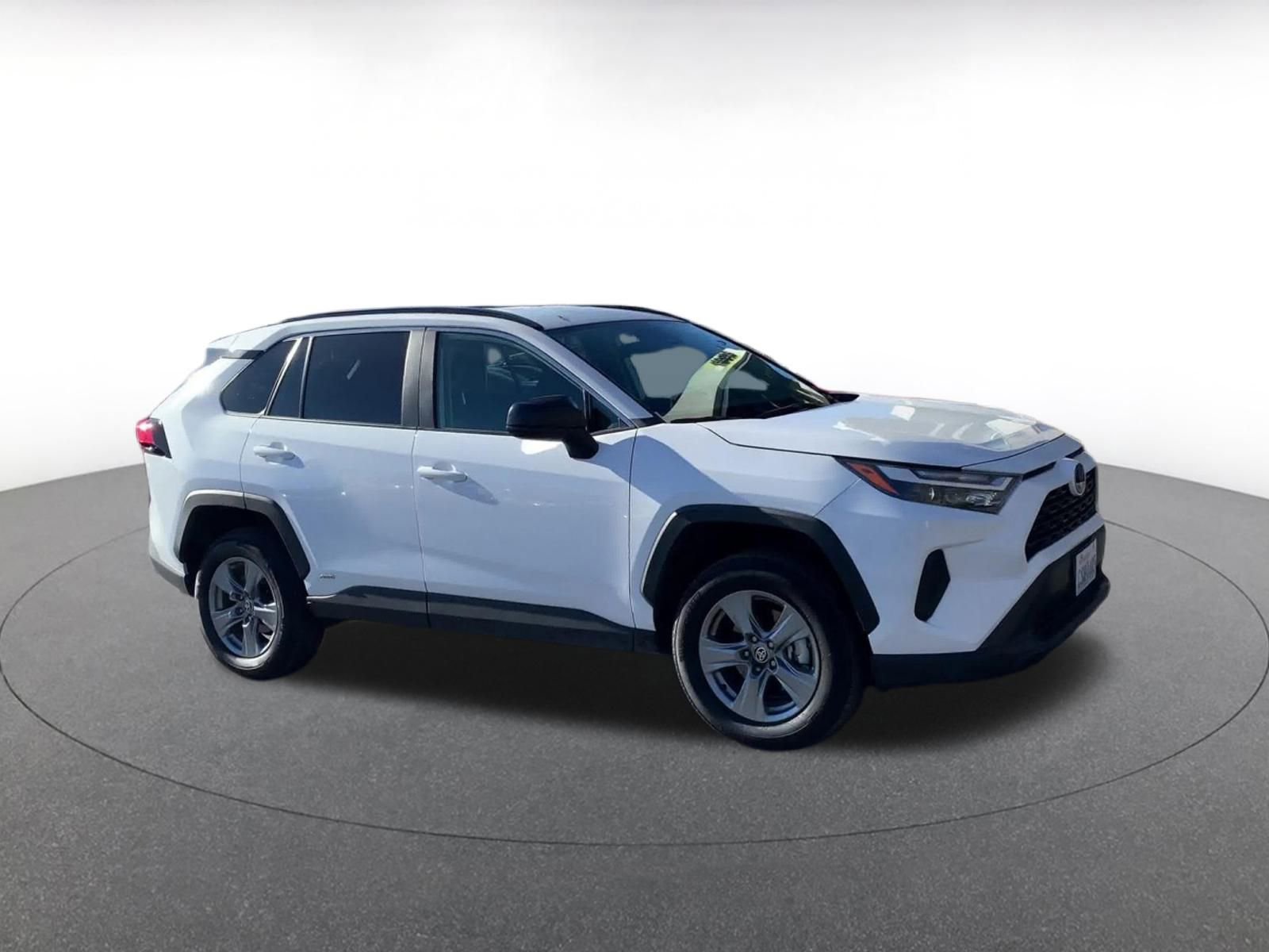Used 2025 Toyota RAV4 LE video 2