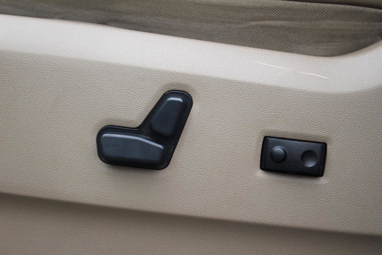 Used 2013 Chrysler Town & Country Limited w/ Trailer Tow Group FWD image 14