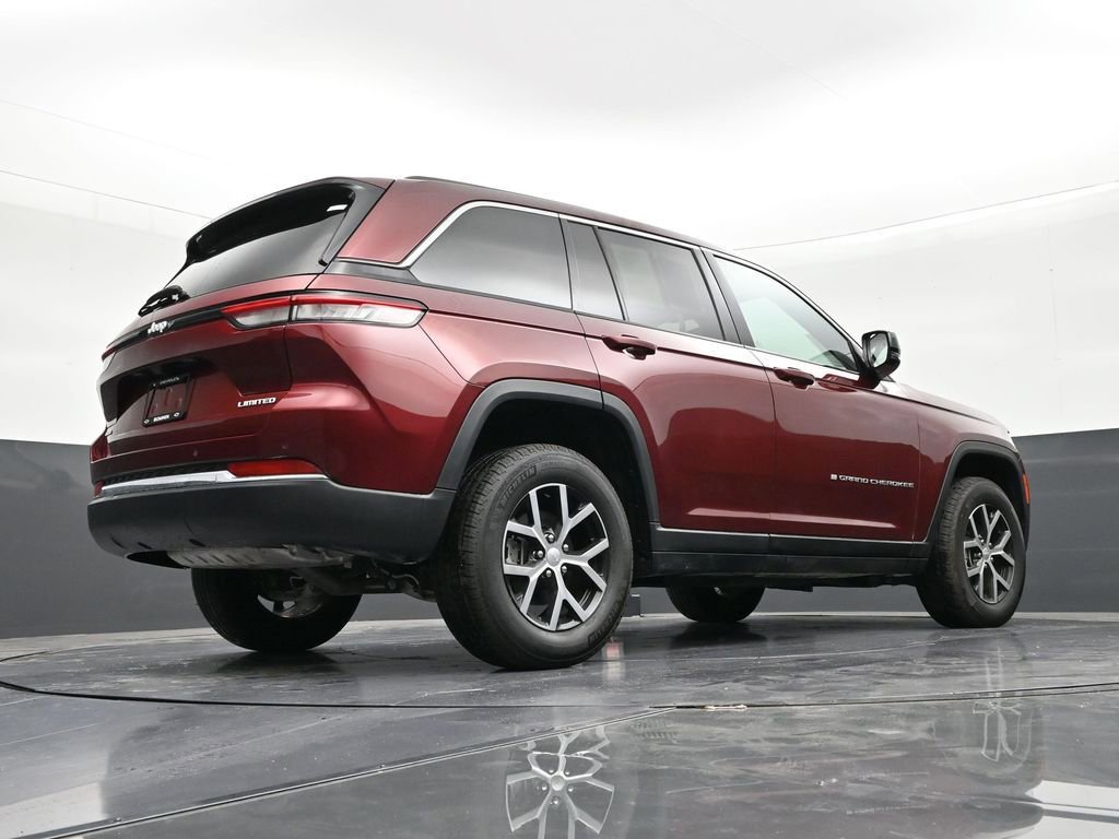Used 2024 Jeep Grand Cherokee Limited AWD/4WD image 24