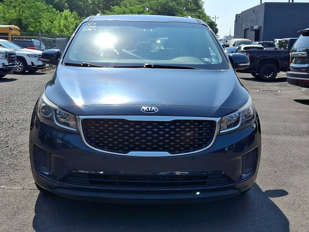 Used 2017 Kia Sedona LX w/ LX Essentials Premium Package FWD image 2