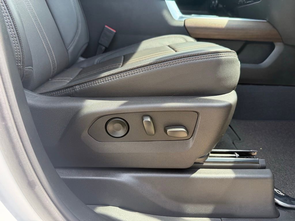 Used 2025 Chevrolet Silverado 2500 High Country w/ Technology Package image 26