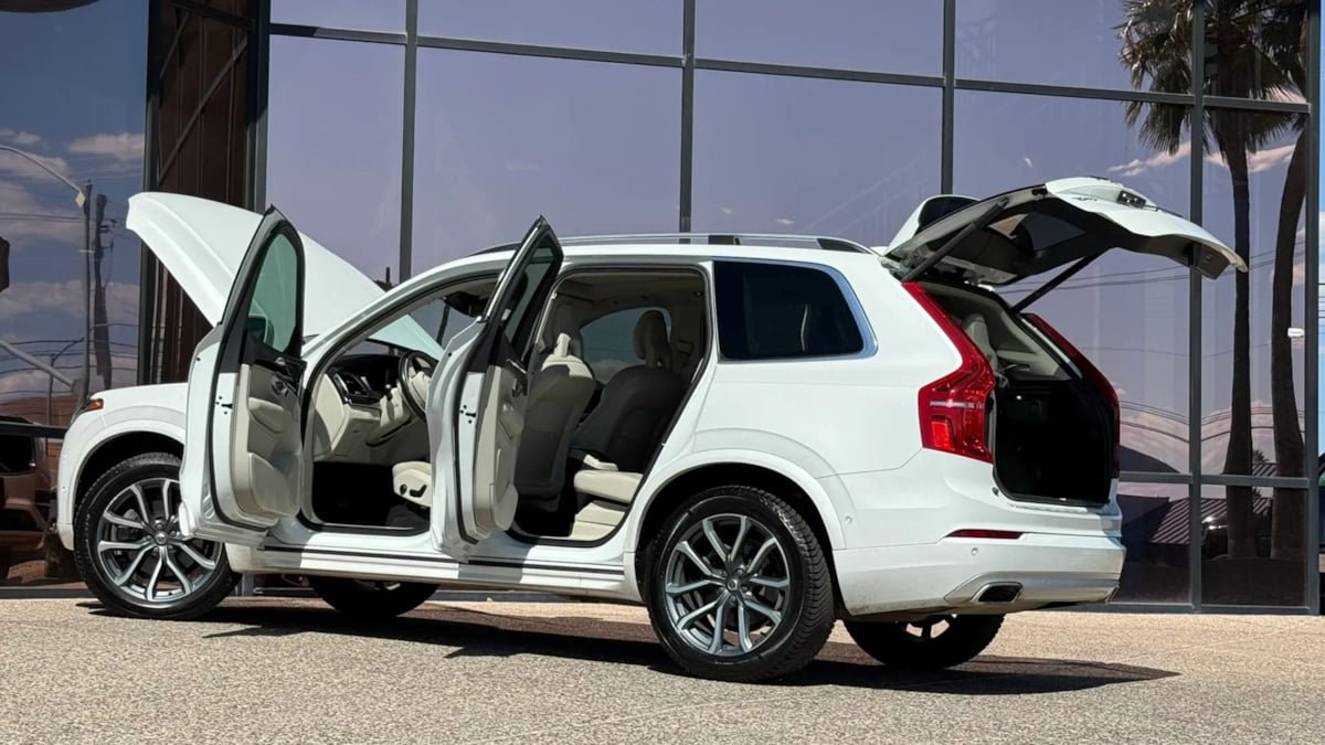 Used 2018 Volvo XC90 T6 Momentum w/ Convenience Package AWD/4WD image 29