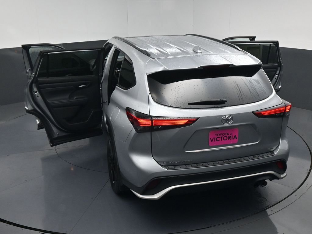 Used 2023 Toyota Highlander XSE FWD image 23