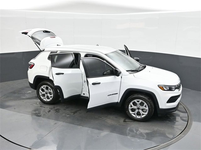 Used 2025 Jeep Compass Sport image 49