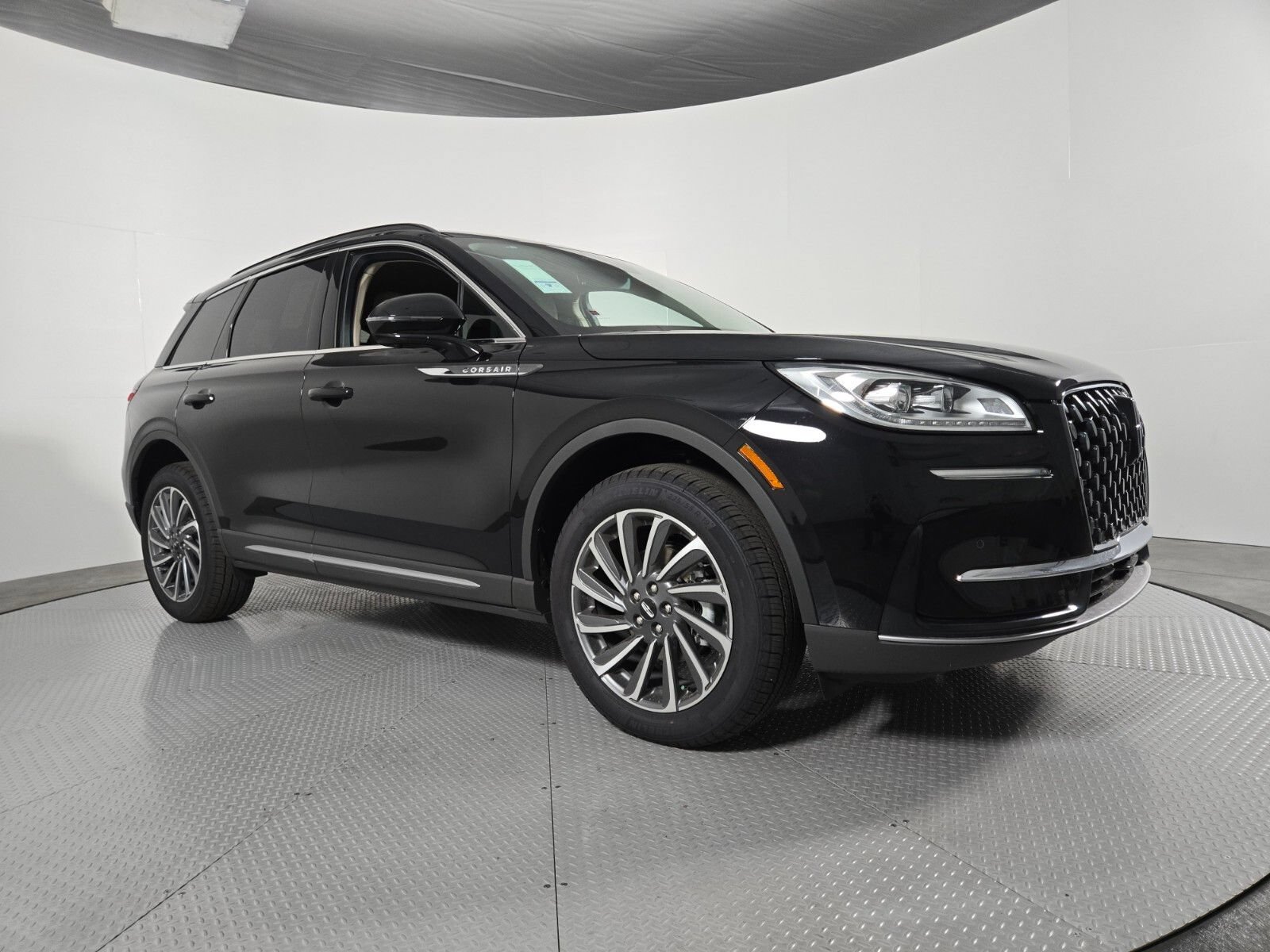 New 2026 Lincoln Corsair Reserve FWD image 2
