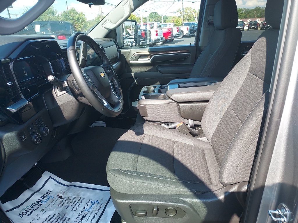 Used 2025 Chevrolet Silverado 2500 LT w/ Convenience Package AWD/4WD image 13