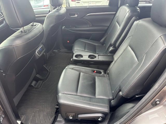 Used 2016 Toyota Highlander Limited Platinum w/ Four Season Floor Mat Package AWD/4WD image 14