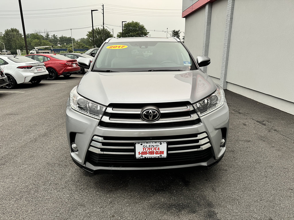 Certified 2017 Toyota Highlander Limited Platinum w/ Carpet Mat Package AWD/4WD image 3
