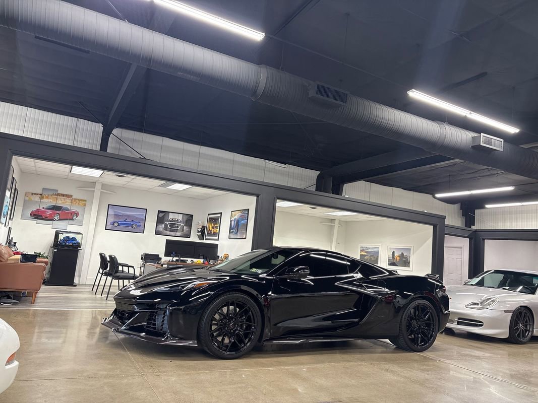 Used 2025 Chevrolet Corvette Z06 image 4