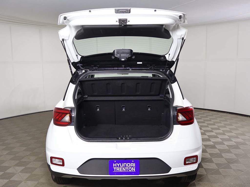 Certified 2024 Hyundai Venue Limited FWD image 14